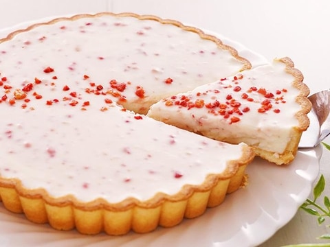 混ぜて冷やすだけ!いちごのレアチーズケーキ